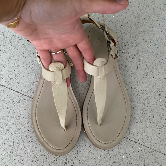 Frye Rachel T -Strap Sandals - Picture 2 of 8